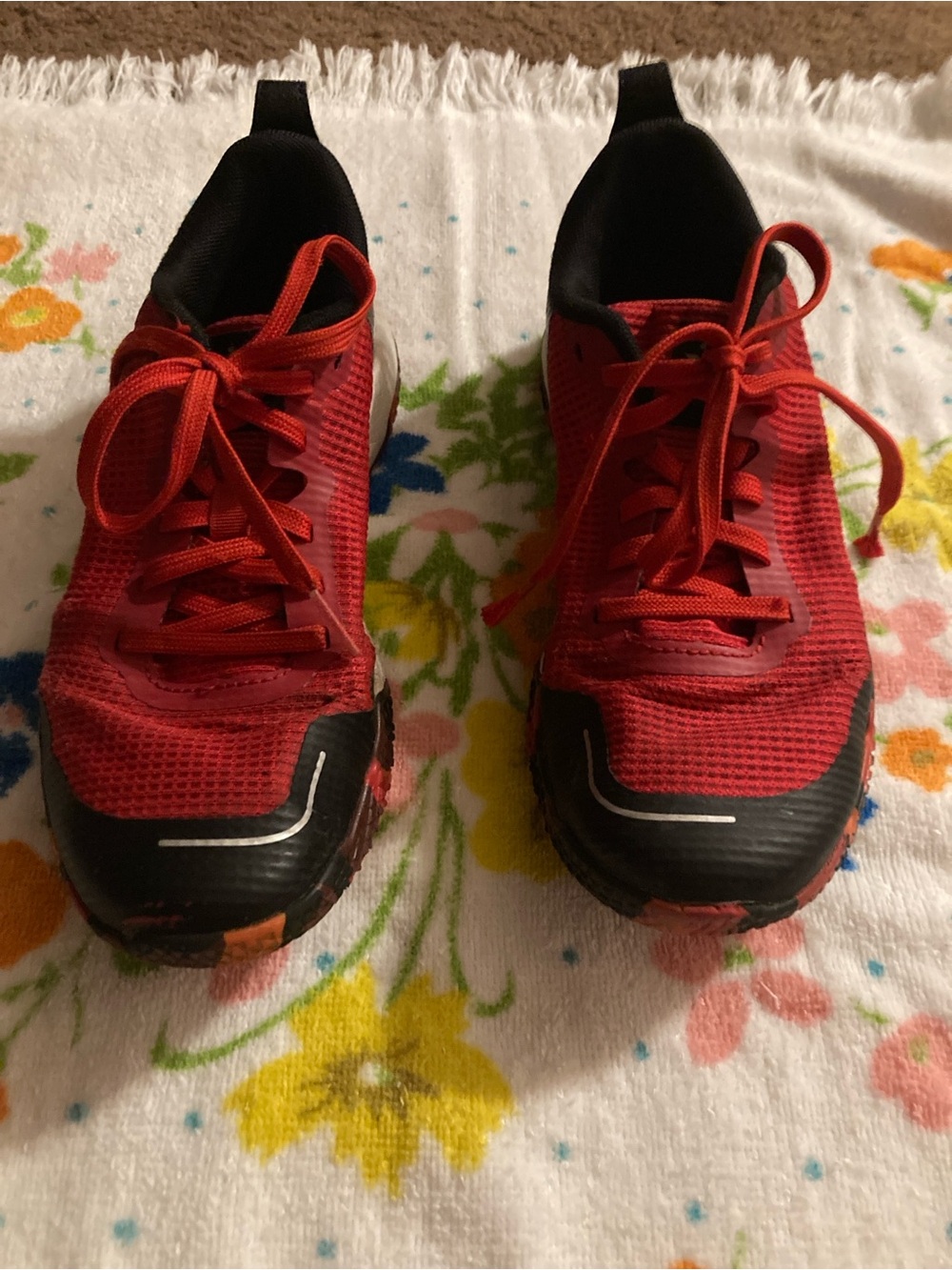 Under Armour boys 5youth sneakers